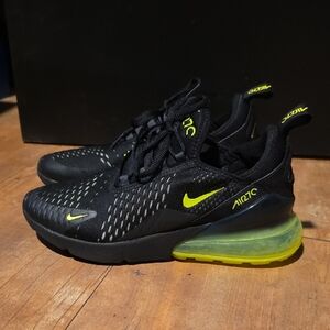 Nike Airmax 270 Black with Yellow Accents Youth 6.5/ Womans Size 8